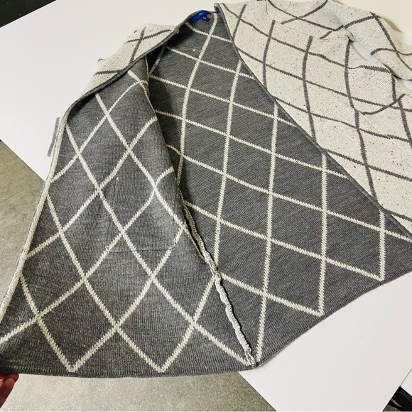 Gray Diamond Pattern Cardigan Sweater Women’s XL - Picture 7 of 13